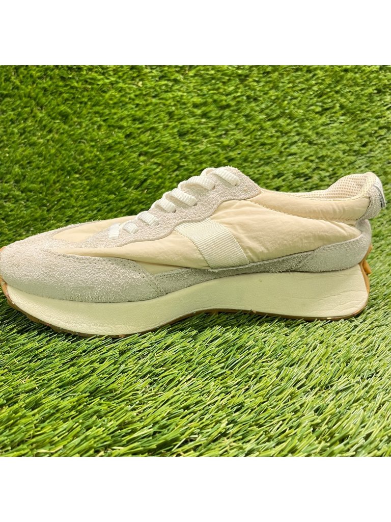 Seavees Acorn Trainer Womens Size 7.5 Beige Gray Athletic Running Shoes Sneakers — image 2 of 8